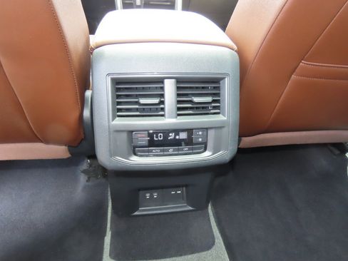 Used 2023 Volkswagen Atlas SE FWD image 21