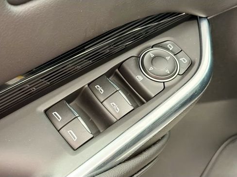 Used 2024 Cadillac XT4 Luxury w/ Cold Weather Package FWD image 17