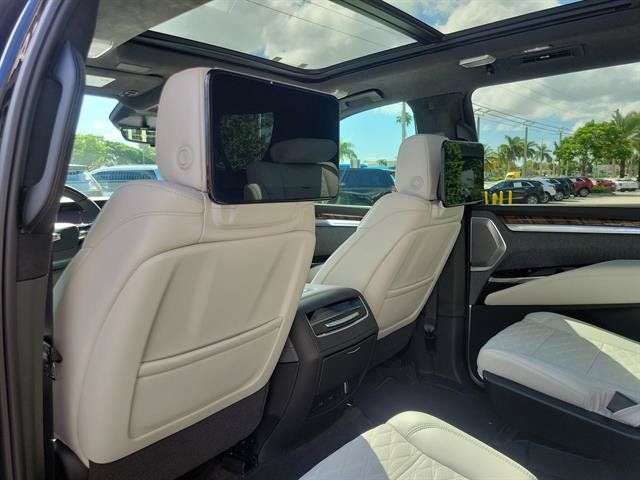 Certified 2026 Cadillac Escalade ESV Platinum Sport w/ LPO, ONYX Package AWD/4WD image 29
