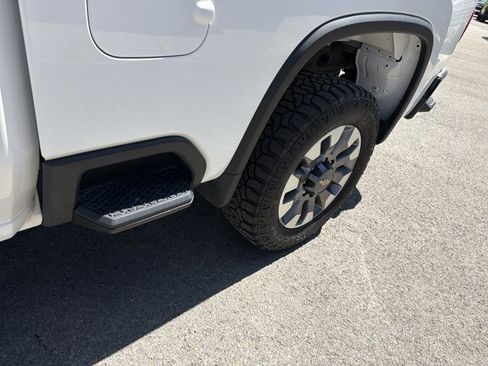 Used 2023 Chevrolet Silverado 2500 Custom w/ Gooseneck/5TH Wheel Package image 12