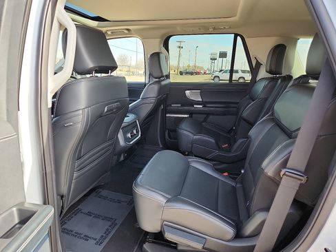 Used 2025 Ford Expedition Platinum AWD/4WD image 8