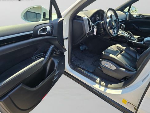 Used 2018 Porsche Cayenne S AWD/4WD image 23