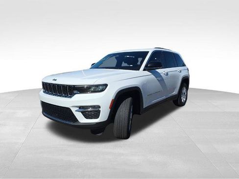 Used 2023 Jeep Grand Cherokee Limited AWD/4WD image 4