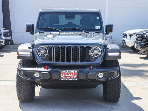 Used 2025 Jeep Wrangler Unlimited Rubicon AWD/4WD image 2