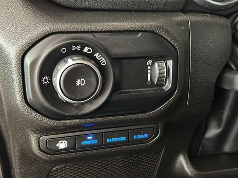 Used 2023 Jeep Wrangler Unlimited Sahara w/ Cold Weather Group AWD/4WD image 23
