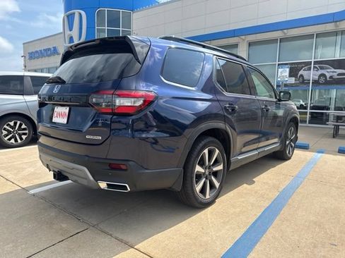 Certified 2025 Honda Pilot Touring image 4