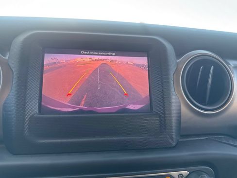 Used 2019 Jeep Wrangler Unlimited Sport S AWD/4WD image 40
