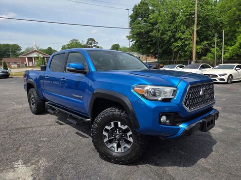 Used 2018 Toyota Tacoma TRD Off-Road w/ Technology Package AWD/4WD image 2