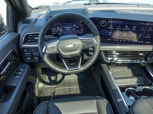 New 2026 Chevrolet Suburban Premier image 22