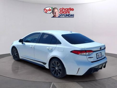 Used 2025 Toyota Corolla SE image 3