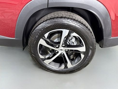 Used 2025 Chevrolet Trax RS w/ Sunroof Package image 33