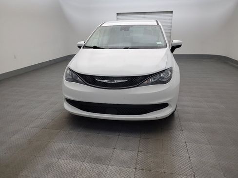 Used 2023 Chrysler Voyager LX FWD image 15