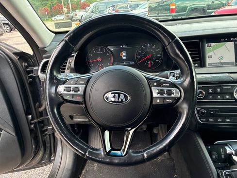 Used 2018 Kia Cadenza Limited FWD image 20