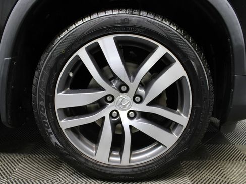 Used 2018 Honda Pilot Touring image 12