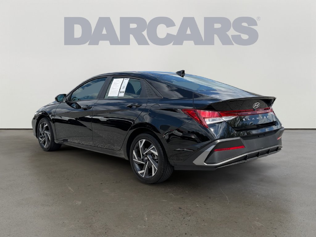 Used 2025 Hyundai Elantra Sport FWD image 5