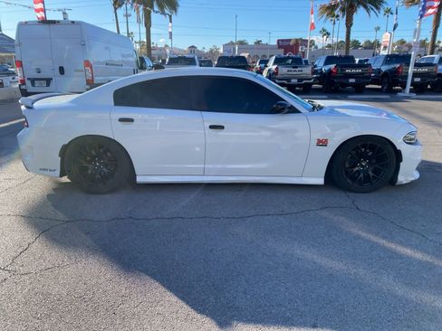 Used 2019 Dodge Charger R/T w/ Blacktop Package image 5