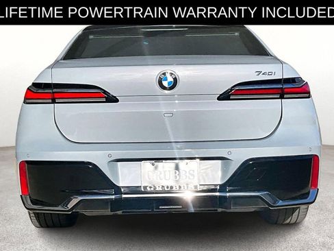Used 2025 BMW 740i image 6