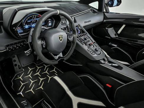 Used 2021 Lamborghini Aventador SVJ AWD/4WD image 17