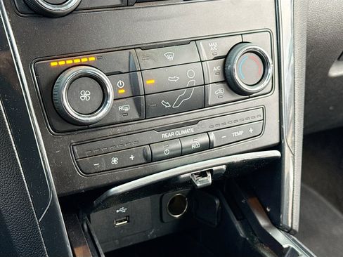 Certified 2018 Ford Explorer XLT image 10