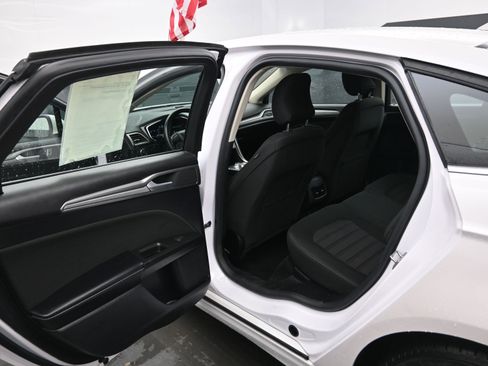 Used 2019 Ford Fusion SE image 16