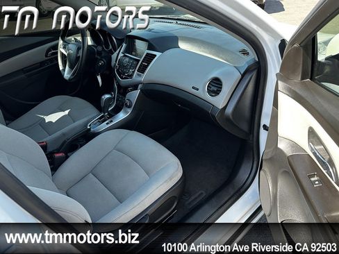 Used 2014 Chevrolet Cruze LT image 11