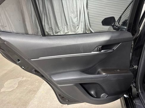 Used 2021 Toyota Camry SE FWD image 13