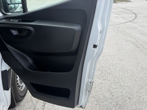 Used 2021 Mercedes-Benz Sprinter 2500 image 17