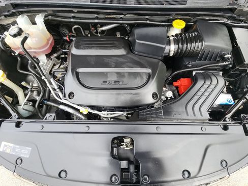 Used 2023 Chrysler Pacifica Touring-L FWD image 23