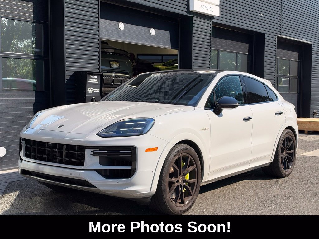 Used 2025 Porsche Cayenne Turbo AWD/4WD image 1