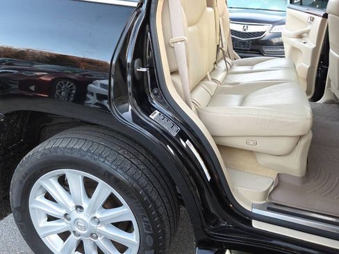 Used 2011 Lexus LX 570 4WD image 40