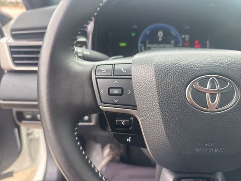 Used 2025 Toyota Camry SE FWD image 13