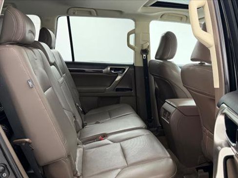 Used 2016 Lexus GX 460 image 18