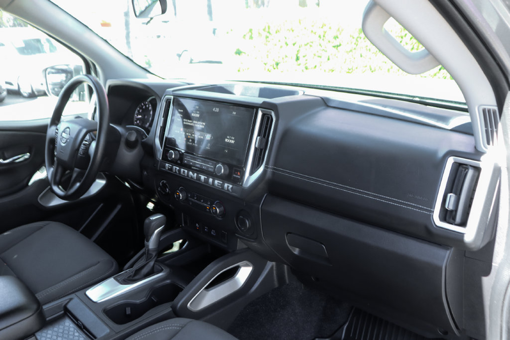 Used 2025 Nissan Frontier SV AWD/4WD image 35