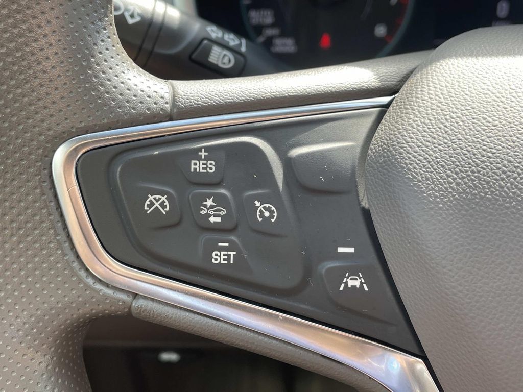 Used 2025 Chevrolet Malibu LT FWD image 24