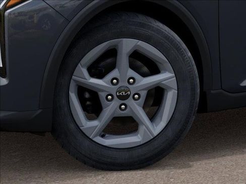 Used 2025 Kia K4 LXS image 9