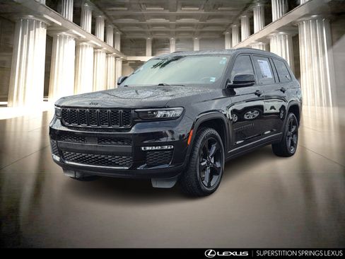 Used 2023 Jeep Grand Cherokee L Limited w/ Black Appearance Package image 8