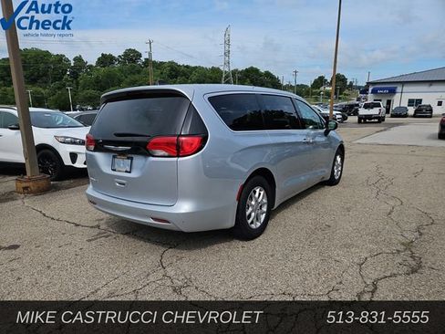Used 2023 Chrysler Voyager LX FWD image 5
