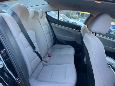 Used 2020 Hyundai Elantra SE image 19