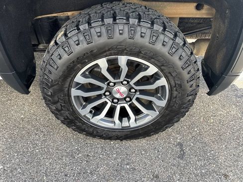 Certified 2022 GMC Sierra 1500 AT4 w/ AT4 Premium Package AWD/4WD image 9