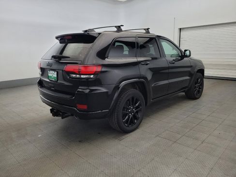Used 2017 Jeep Grand Cherokee Altitude AWD/4WD image 9