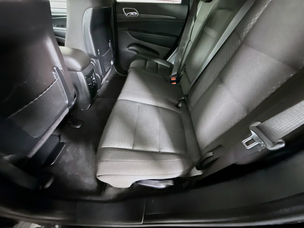 Used 2021 Jeep Grand Cherokee Laredo AWD/4WD image 28