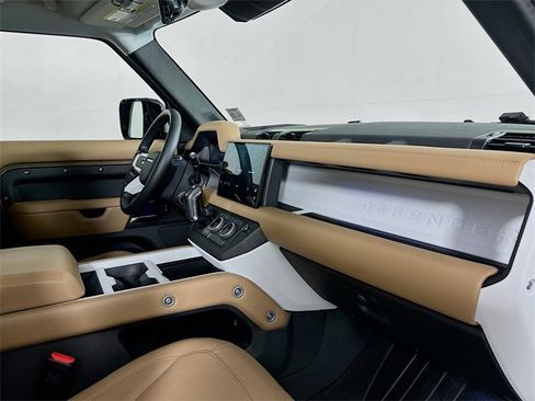 Used 2025 Land Rover Defender 110 X-Dynamic SE image 30