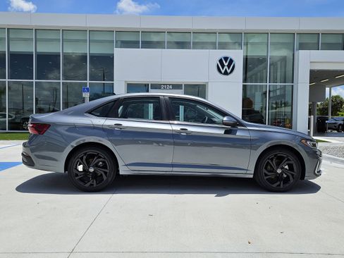 New 2025 Volkswagen Jetta SE image 8