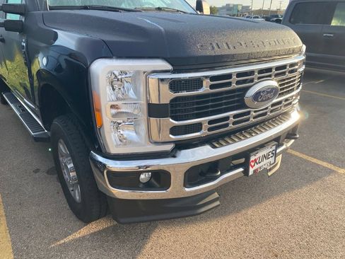 Used 2023 Ford F250 XLT w/ FX4 Off-Road Package AWD/4WD image 4