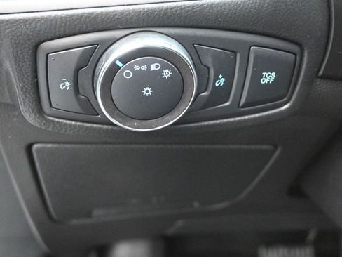 Used 2019 Ford Edge SE image 21