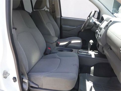 Used 2019 Nissan Frontier SV image 4