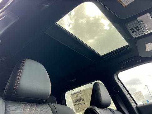 New 2025 Mitsubishi Outlander SEL image 18