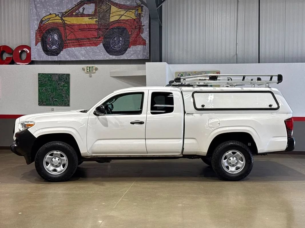 Used 2022 Toyota Tacoma SR AWD/4WD image 4