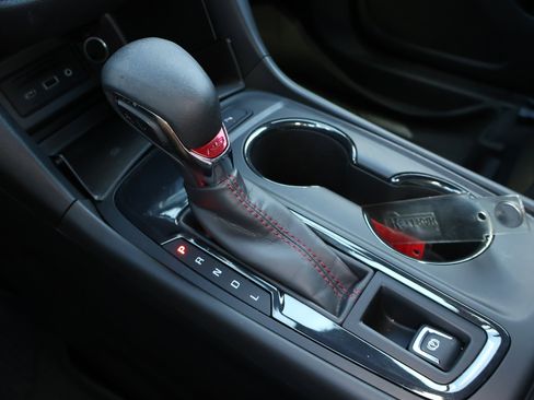 Used 2022 Chevrolet Equinox RS w/ Infotainment Package image 19