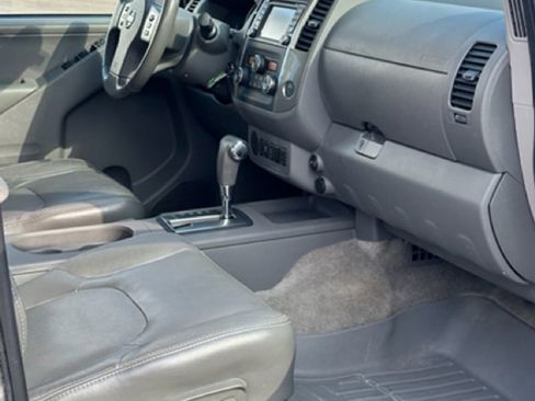 Used 2017 Nissan Frontier SL image 16